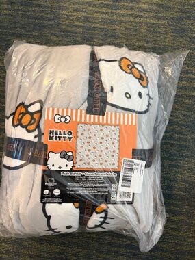 BNWT Hello Kitty Pumpkin Plush Throw Blanket – Full/Queen 90 in x 90 in
